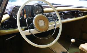 Bild 15/39 von Mercedes-Benz 220 SE b (1964)