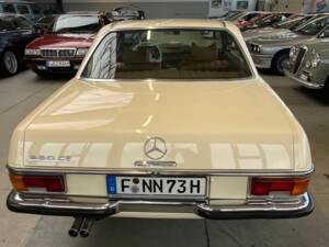 Bild 27/43 von Mercedes-Benz 280 CE (1973)
