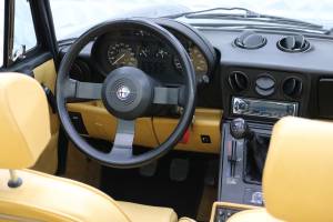 Imagen 10/38 de Alfa Romeo 2.0 Spider (1990)