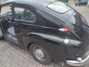 Image 16/18 of Volvo PV 444 (1954)