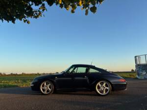 Bild 9/13 von Porsche 911 Carrera 4S (1997)