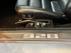 Afbeelding 36/59 van Porsche 928 S (1985)