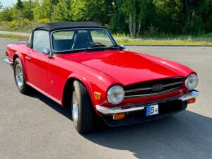 Image 3/9 de Triumph TR 6 (1976)