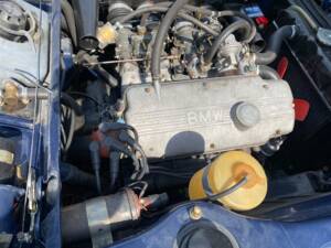 Image 41/79 of BMW 2000 CS (1969)