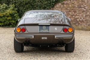 Image 6/50 de Ferrari 365 GTB/4 Daytona (1974)