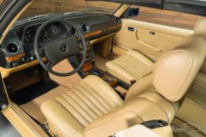 Immagine 2/19 di Mercedes-Benz 280 CE (1977)