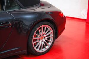 Image 31/48 of Porsche 911 Carrera 4S (2007)