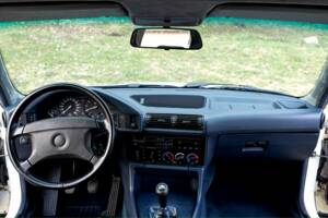 Image 14/55 of BMW 525ix (1993)