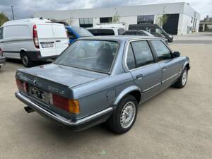 Image 6/8 of BMW 318i (1988)