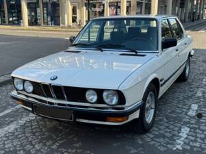 Bild 5/8 von BMW 518i (1987)