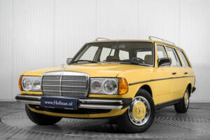 Image 3/50 of Mercedes-Benz 240 TD (1982)
