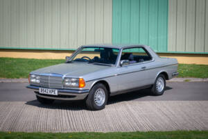 Bild 2/28 von Mercedes-Benz 230 CE (1984)