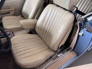 Image 16/39 de Mercedes-Benz 350 SLC (1978)