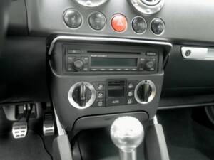 Image 25/35 of Audi TT 3.2 quattro (2004)