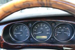 Image 33/50 of Jaguar XJ 8 4.2 (2004)