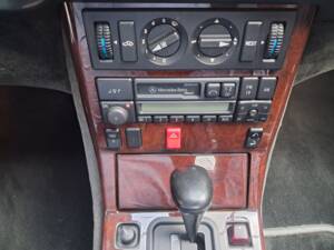 Bild 17/30 von Mercedes-Benz SL 280 (1993)