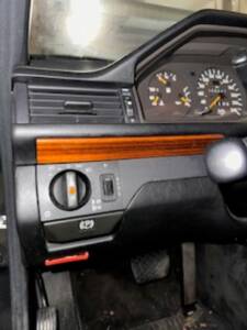 Afbeelding 65/74 van Mercedes-Benz 220 TE (1993)