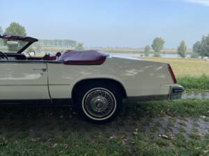 Bild 7/8 von Cadillac Eldorado Biarritz Convertible (1984)