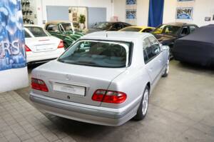 Bild 15/38 von Mercedes-Benz E 200 Kompressor (2001)