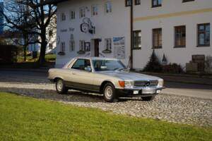Image 16/27 of Mercedes-Benz 500 SLC (1980)