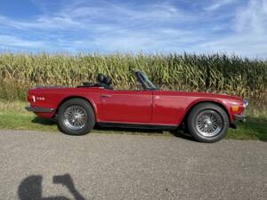 Image 5/8 of Triumph TR 6 (1976)