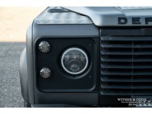 Image 16/27 of Land Rover Defender 90 (1996)
