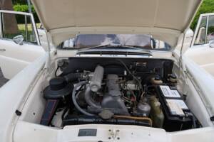 Image 14/32 of Mercedes-Benz 200 D (1966)