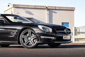 Image 14/33 de Mercedes-Benz SL 63 AMG (2012)