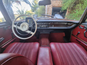 Immagine 5/8 di Mercedes-Benz 220 SE b (1965)