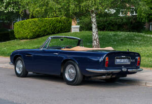Image 4/28 of Aston Martin DB 6 Mk II Volante (1970)