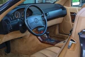 Image 9/50 of Mercedes-Benz 500 SL (1990)