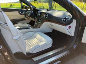 Bild 14/18 von Mercedes-Benz SL 500 (2012)