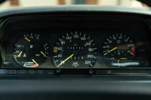 Image 33/45 of Mercedes-Benz 190 E (1987)