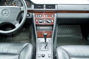 Bild 17/32 von Mercedes-Benz 280 TE (1993)