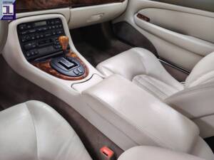 Bild 49/65 von Jaguar XKR (1998)
