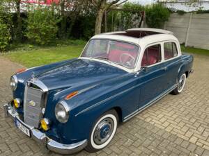Immagine 1/39 di Mercedes-Benz 220 S (1957)