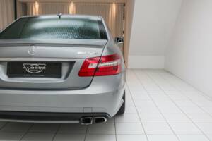 Bild 18/19 von Mercedes-Benz E 63 AMG (2009)