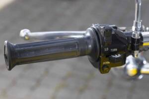 Immagine 15/33 di Yamaha RD 400 (1977)