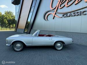 Image 1/27 of Mercedes-Benz 230 SL (1967)