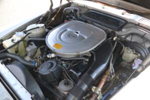 Image 18/79 de Mercedes-Benz 560 SL (1988)