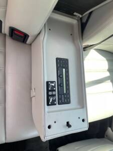 Image 8/10 of BMW 735i (1986)
