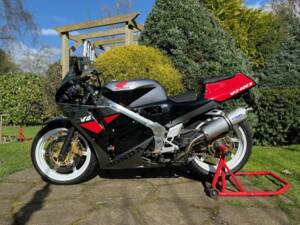 Afbeelding 2/41 van Honda VFR 400R (1992)