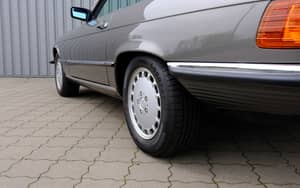 Image 60/96 of Mercedes-Benz 560 SL (1987)
