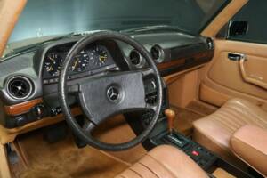 Bild 19/49 von Mercedes-Benz 250 lang (1985)