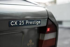 Image 10/25 de Citroën CX 25 Prestige (1983)
