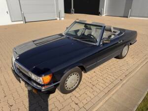 Afbeelding 2/59 van Mercedes-Benz 560 SL (1986)
