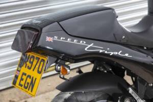 Image 16/37 of Triumph Speed Triple (1995)