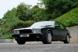 Image 2/77 de Jaguar XJ 40 (XJ-R) (1993)