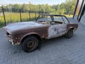 Image 7/50 de Mercedes-Benz 230 SL (1964)
