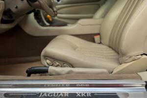 Image 35/40 de Jaguar XKR (1998)